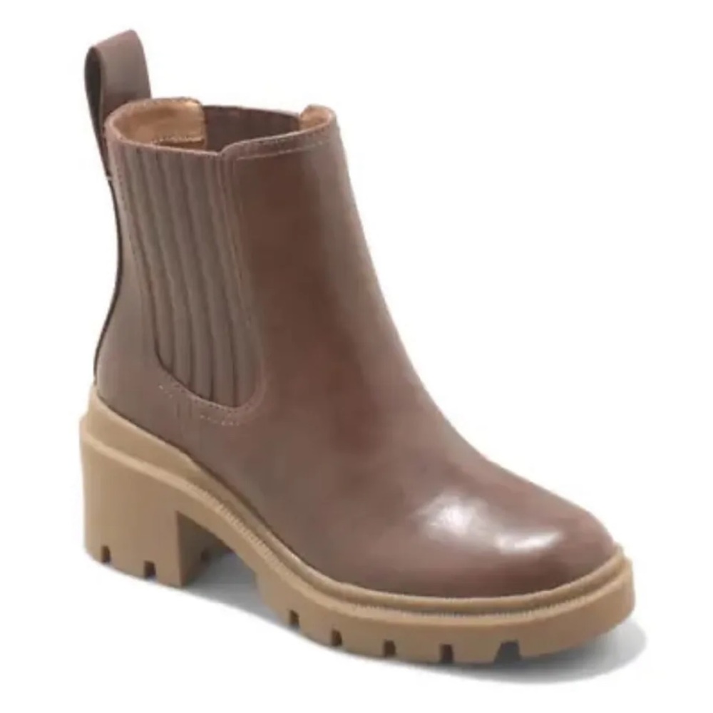 Universal Thread Women’s Brown Naya Boots with Memory Foam Size 10